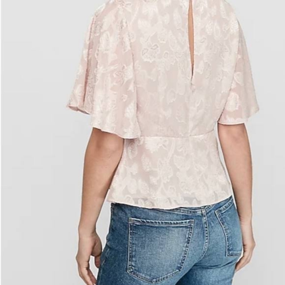 EXPRESS Dusty Light Pink Jacquard Floral Flutter Sleeve Top Blouse Small NWT - Picture 2 of 10